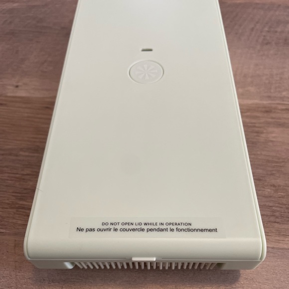 Tech candy UV sterilizing light for phone - Picture 2 of 4